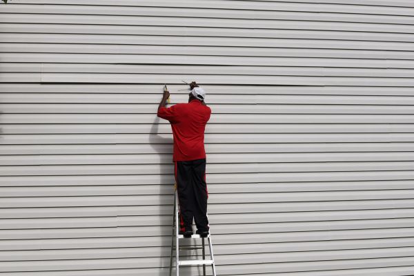 Cost of Siding Reattachment in Evanston