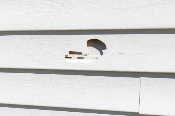 Cost of White Vinyl Siding Repair in Evanston